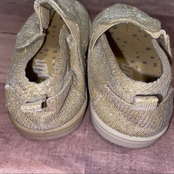 Austin Trading Co Gold Sparkle Shoes 6 - Picture 4 of 6
